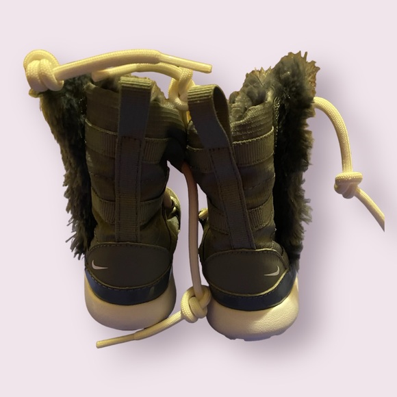 Baby Nike Roshe One Boots - Picture 4 of 6